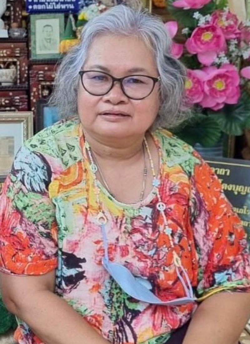 นางลัดดา สุขเจริญ